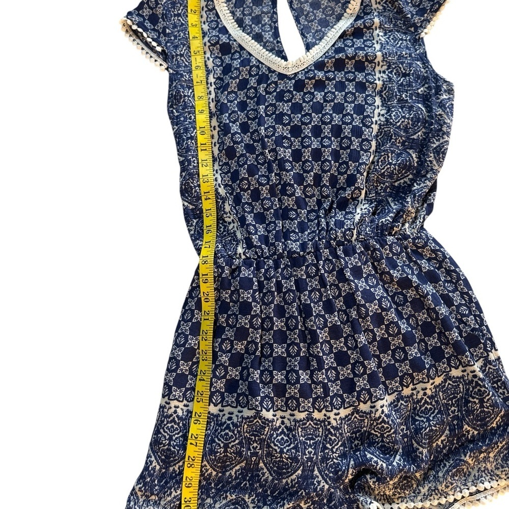 19 Cooper Blue and White Patterned beach style. - Picture 8 of 8